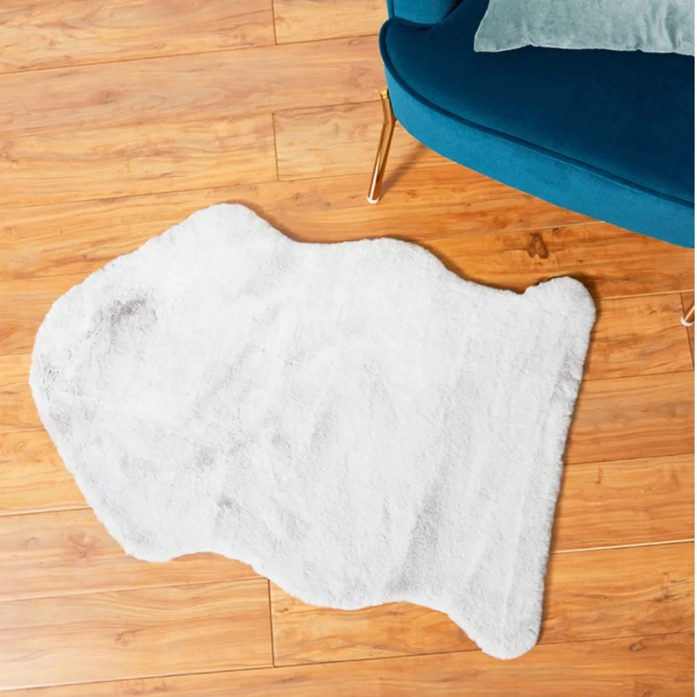 🌸SUMMER & ROSE - FAUX FUR RUG🌸 - Picture 1 of 4
